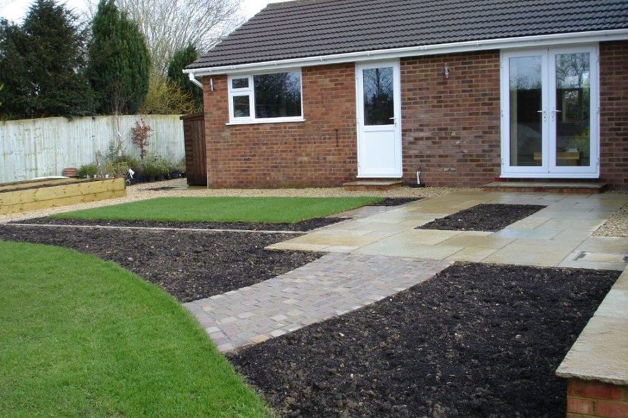 ... and the installation of a feature & low planting in the rectangular bed in the middle of the paving.